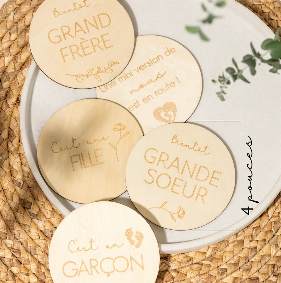 Pastille en bois gravé - « Mini version de nous »