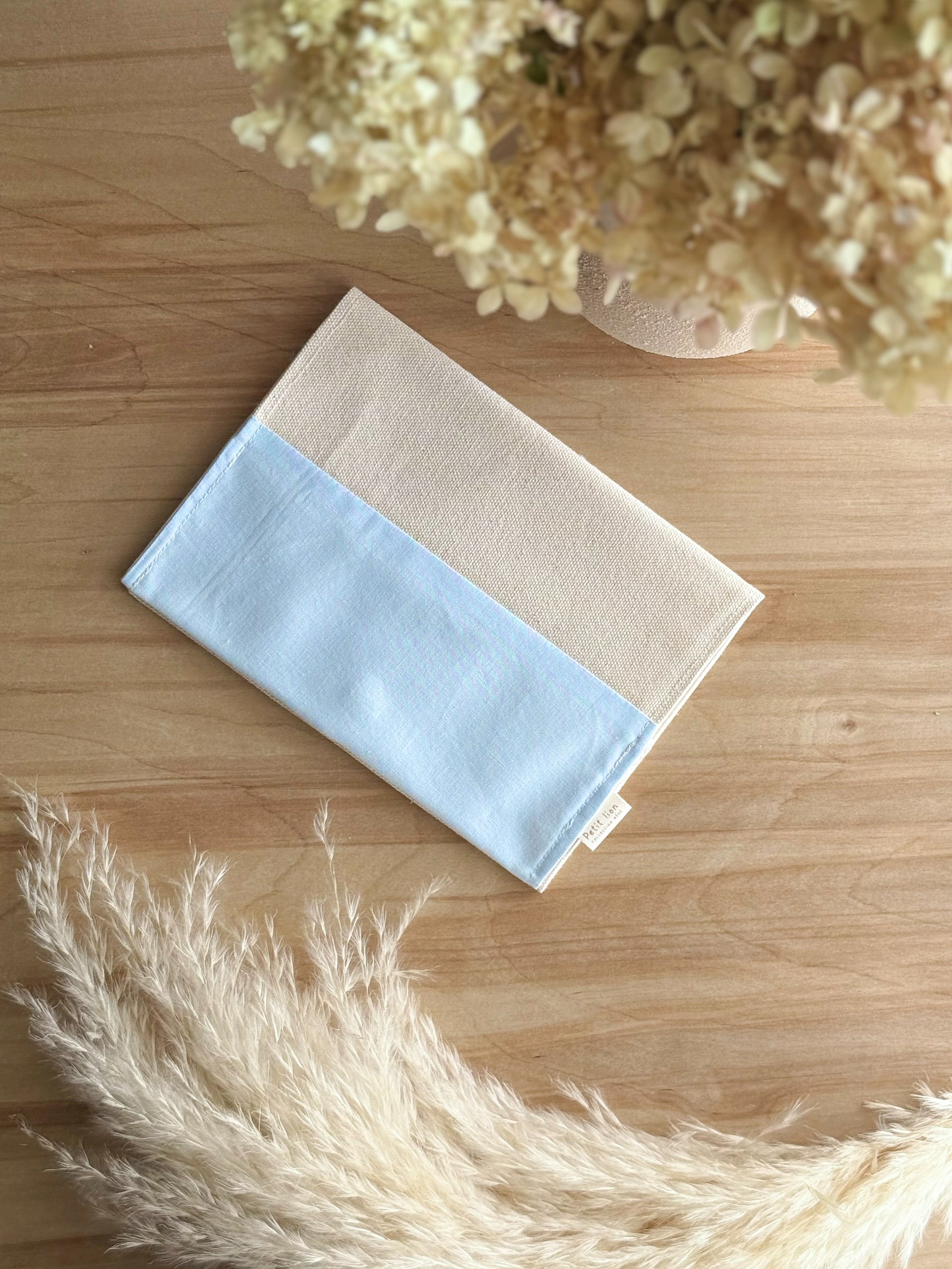 Protège carnet de vaccination – Bleu Poudre